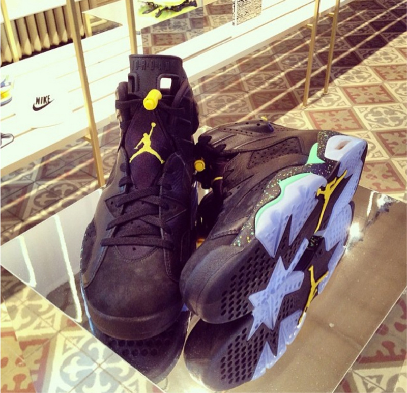 Nike Womens Jordan 6 Retro Black Yellow Shoes