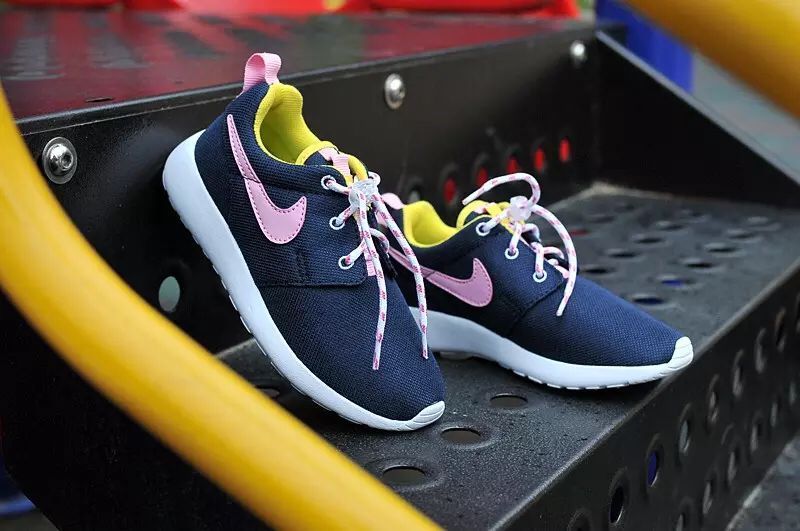 Kids Nike Roshe Run Black Pink White Shoes