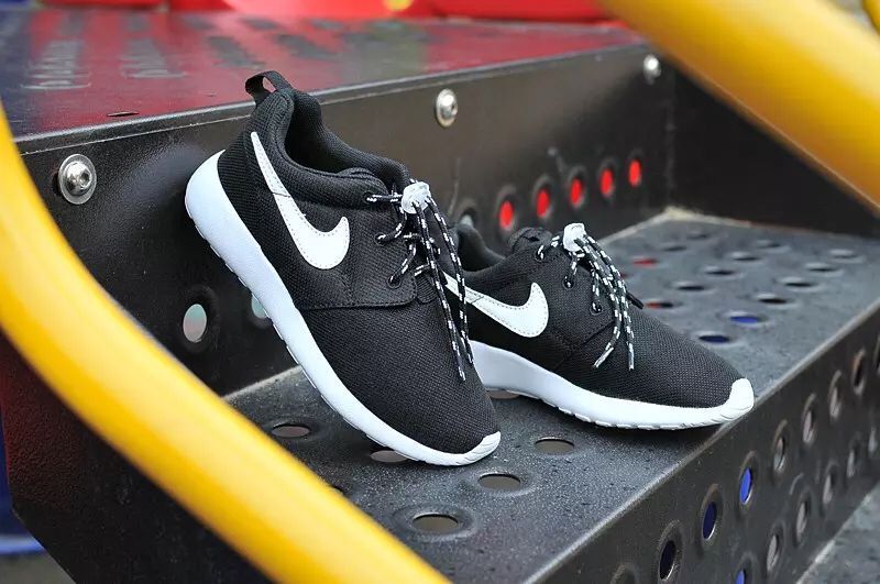 Kids Nike Roshe Run Black White Shoes