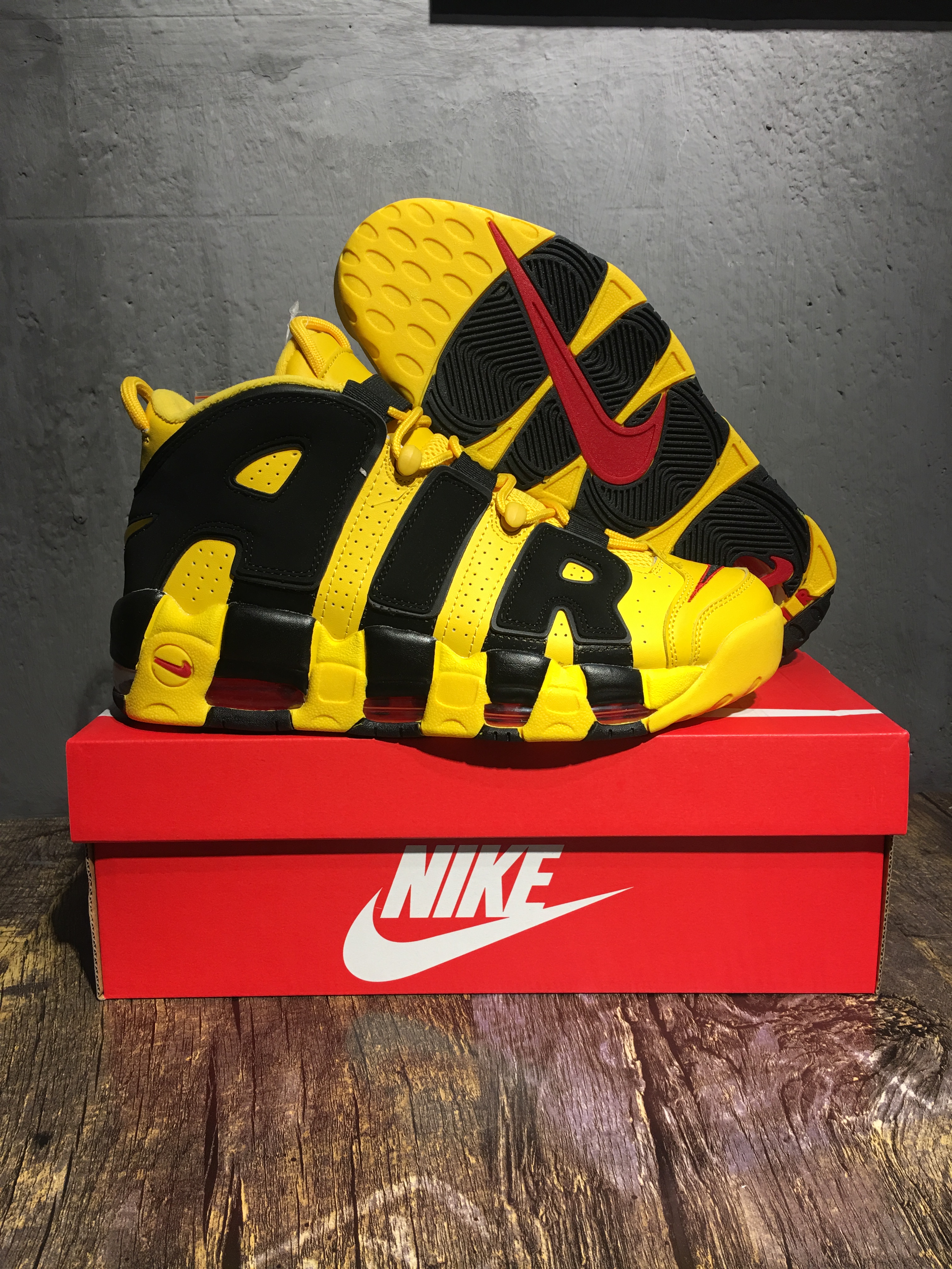 nike air uptempo yellow and black