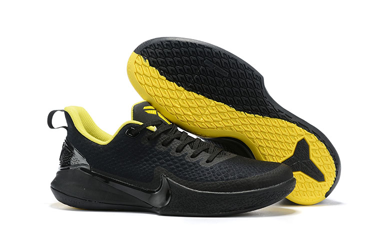 kobe black and yellow shoes