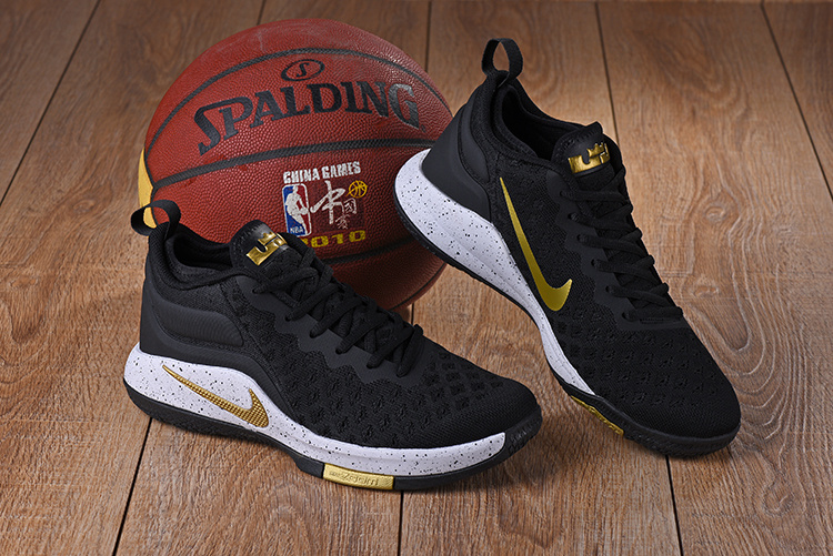 Nike Lebron Witness II