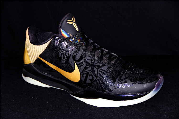 black and gold kobe bryant shoes